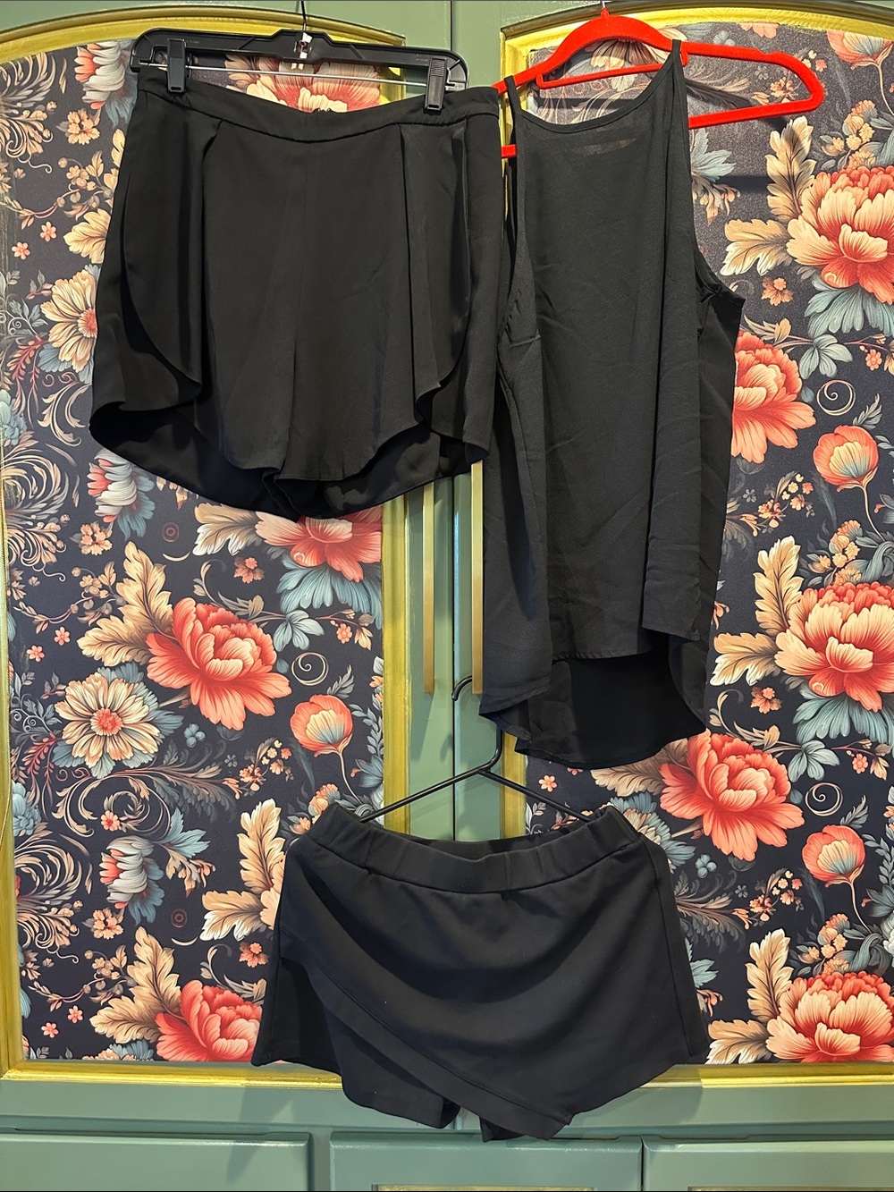 Black Two-Piece Skort Set with High-Low Top ,skorts and wideleg ankle pants